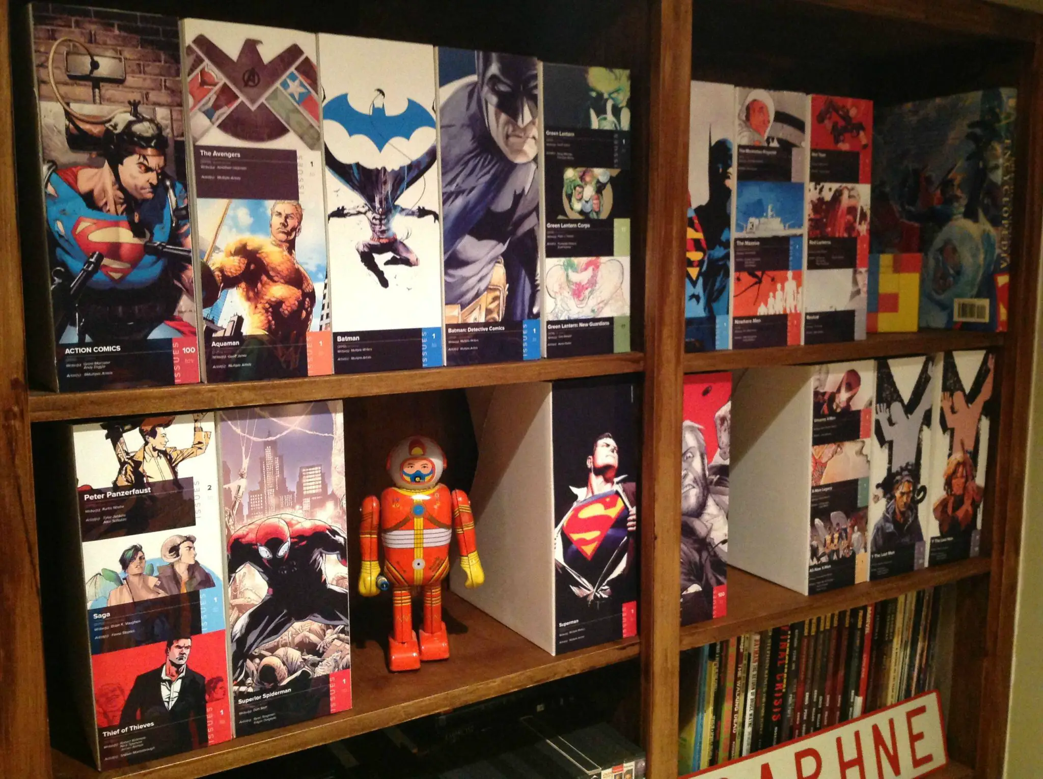 storing comic books with file holders in shelf